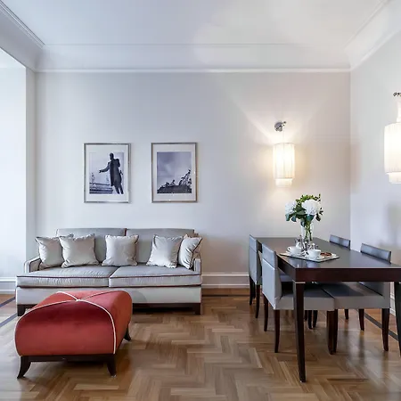 里雅斯特萨瓦尔星际酒店