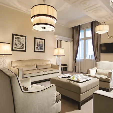 里雅斯特萨瓦尔星际酒店