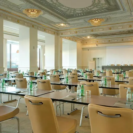 里雅斯特萨瓦尔星际酒店 酒店