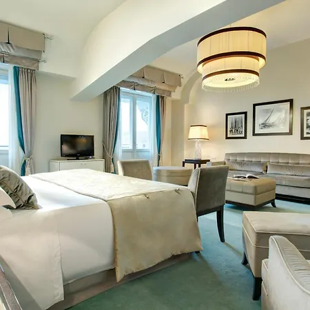 里雅斯特萨瓦尔星际酒店 4* 的里雅斯特