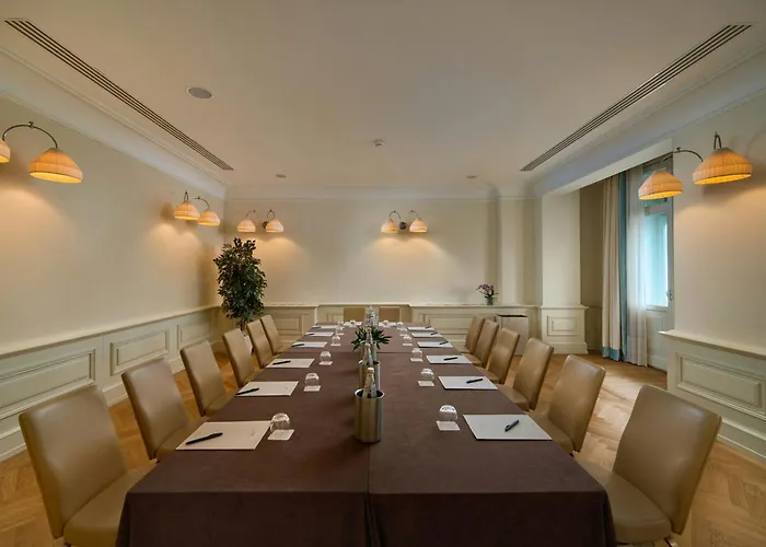 里雅斯特萨瓦尔星际酒店 4*