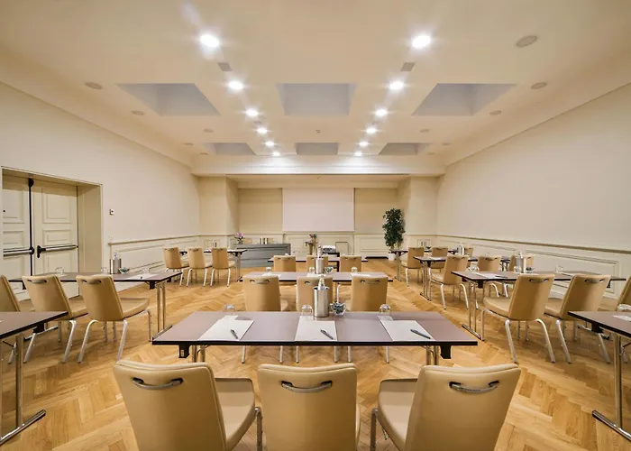 里雅斯特萨瓦尔星际酒店