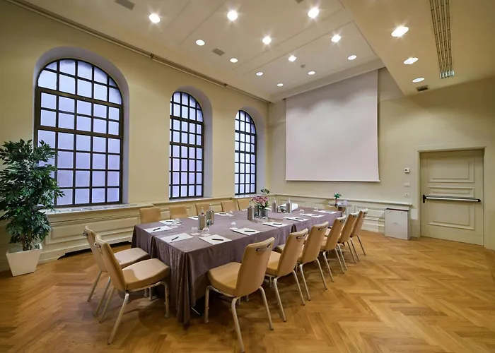 里雅斯特萨瓦尔星际酒店 酒店