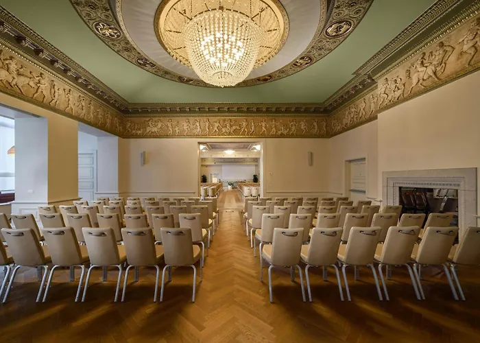 里雅斯特萨瓦尔星际酒店 4*